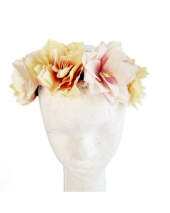 TOCADO DE FLORES ROSADAS